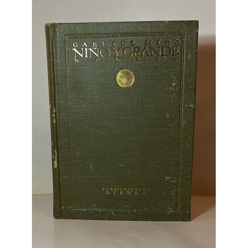 Niño y grande. Novela.